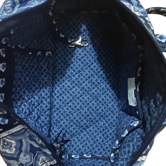 Retired Vera Bradley Navy Seaport Bag - Picture 4 of 4